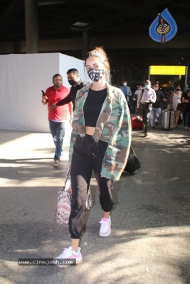 Ananya Pandey Spotted at Airport - 10 of 16