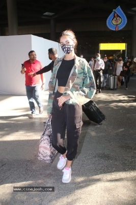 Ananya Pandey Spotted at Airport - 11 of 16