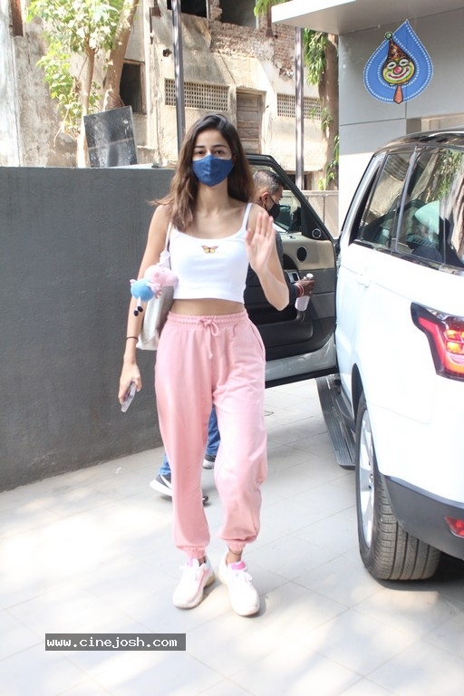 Ananya Pandey Spotted at Dance Class - 9 / 16 photos