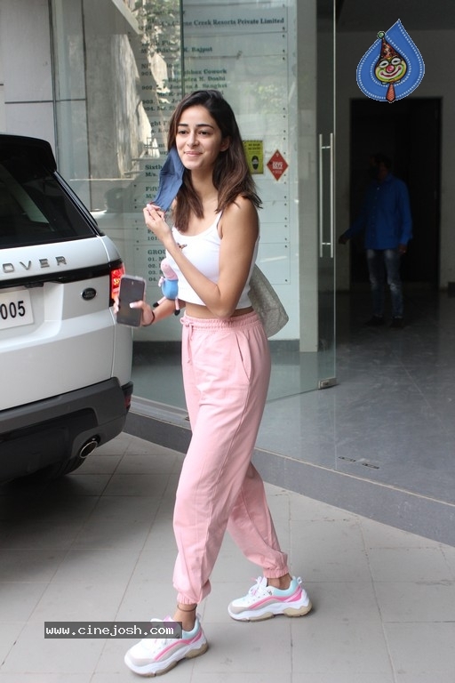 Ananya Pandey Spotted at Dance Class - 16 / 16 photos