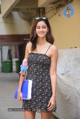 Ananya Pandey Spotted at Dharma Office - 12 of 16