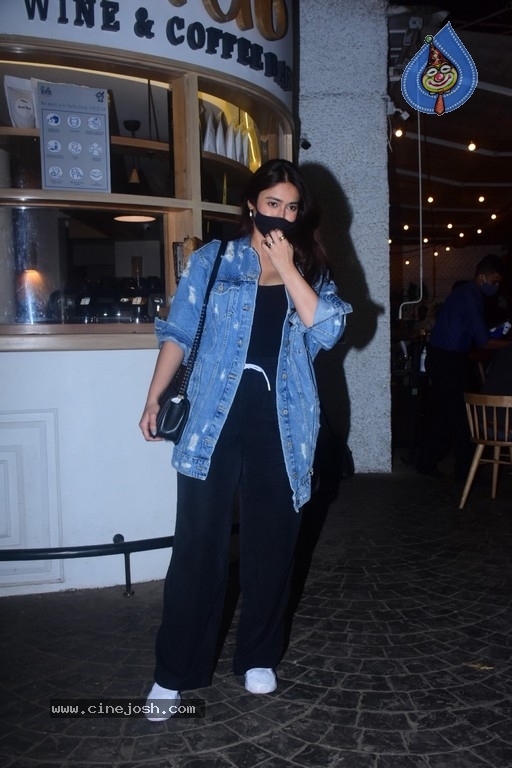 Ileana Spotted in Bandra - 7 / 19 photos
