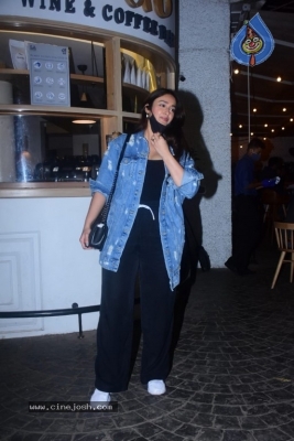 Ileana Spotted in Bandra - 10 of 19
