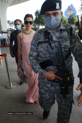 Kangana Ranaut Spotte at Airport - 5 of 18