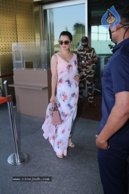 Kangana Ranaut Spotted At Airport  - 2 of 20
