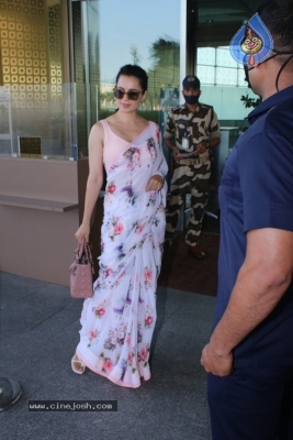 Kangana Ranaut Spotted At Airport  - 10 of 20