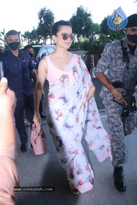 Kangana Ranaut Spotted At Airport  - 16 of 20