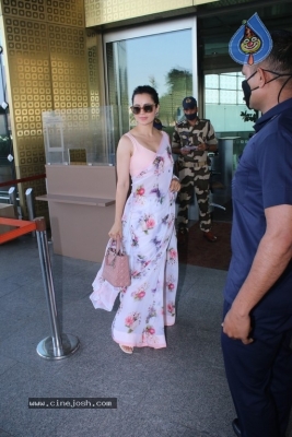 Kangana Ranaut Spotted At Airport  - 17 of 20