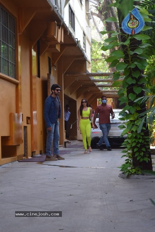 Kiara Advani Spotted Dance Class - 8 / 13 photos