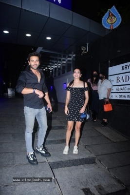 Kriti Kharbanda Spotted At Hakkasan Bandra - 4 of 15