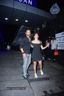 Kriti Kharbanda Spotted At Hakkasan Bandra - 14 of 15