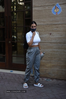 Malaika and Ananya Spotted In Bandra - 3 of 15