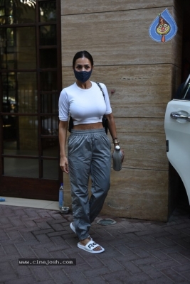 Malaika and Ananya Spotted In Bandra - 5 of 15