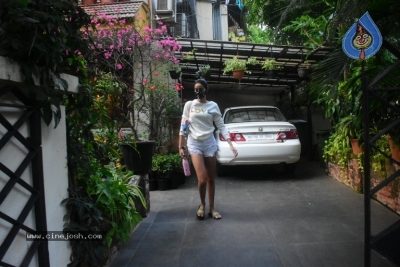Malaika and Ananya Spotted In Bandra - 12 of 15