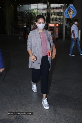 Mira Kapoor Spotted At Airport - 12 of 13