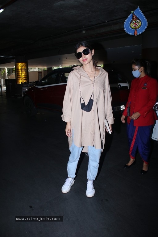 Mouni Roy Spotted at Airport - 1 / 9 photos