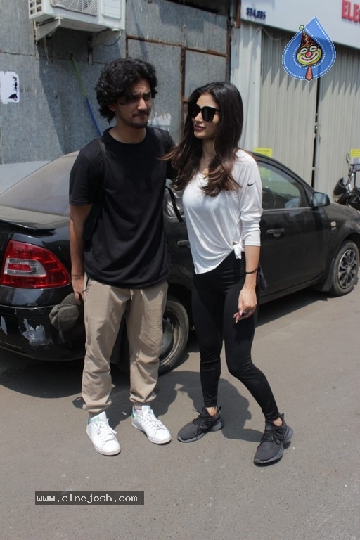 Mouni Roy Spotted At Dance Class - 9 / 17 photos