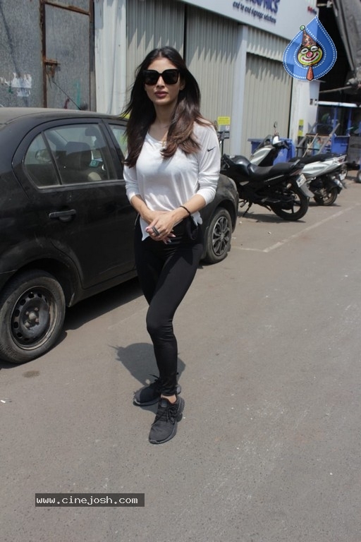 Mouni Roy Spotted At Dance Class - 12 / 17 photos