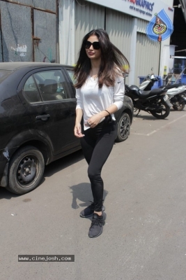 Mouni Roy Spotted At Dance Class - 1 of 17