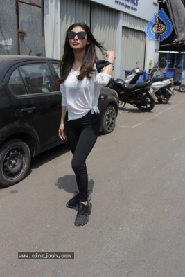 Mouni Roy Spotted At Dance Class - 2 of 17