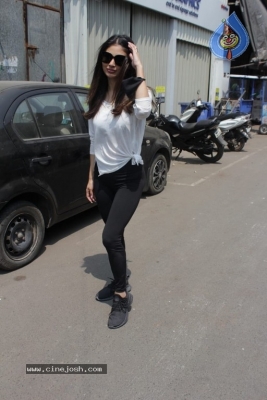 Mouni Roy Spotted At Dance Class - 5 of 17