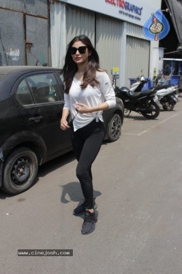 Mouni Roy Spotted At Dance Class - 17 of 17