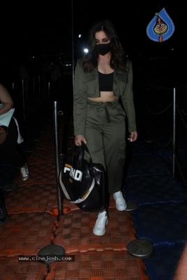 Parineeti Chopra Spotted At Varsova Jetty - 2 of 9