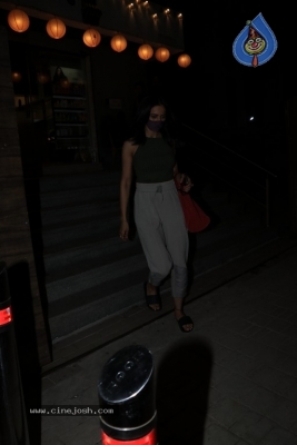 Rakul Preet Spotted at Bandra - 3 of 4