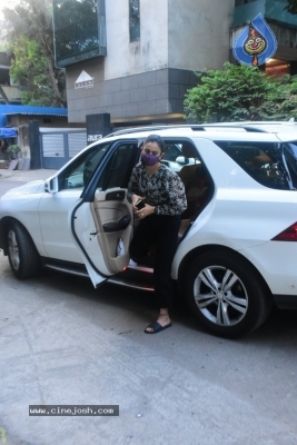 Rakul Spotted in Bandra - 4 of 14