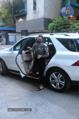 Rakul Spotted in Bandra - 9 of 14