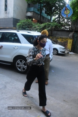 Rakul Spotted in Bandra - 10 of 14