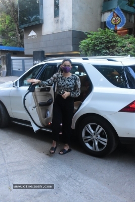 Rakul Spotted in Bandra - 12 of 14
