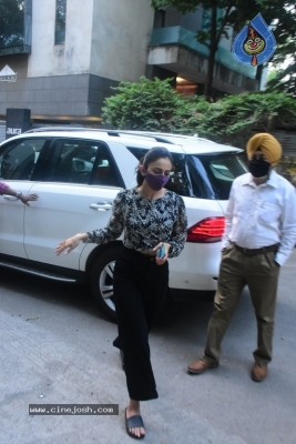 Rakul Spotted in Bandra - 13 of 14
