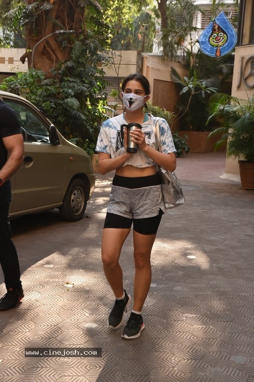 Sara Ali Khan Spotted at Gym - 3 / 18 photos