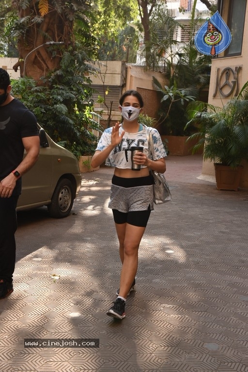 Sara Ali Khan Spotted at Gym - 5 / 18 photos