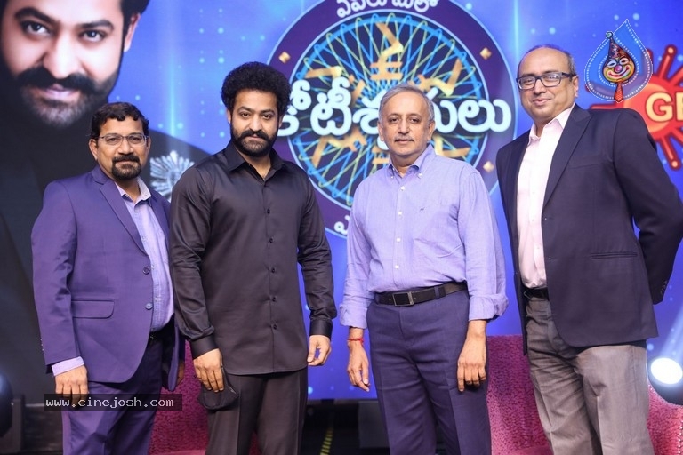 Evaru Meelo Koteeswarulu Press Meet - 8 / 21 photos