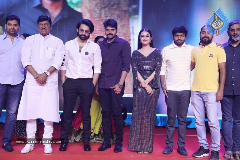 Gaali Sampath Pre Release Event - 23 / 27 photos