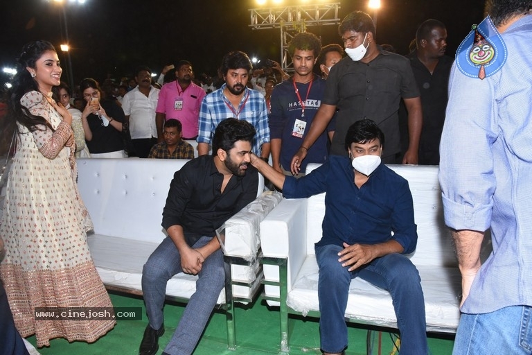 Sreekaram Pre Release Event 01 - 22 / 39 photos