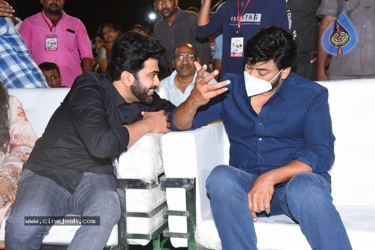Sreekaram Pre Release Event 01 - 26 / 39 photos