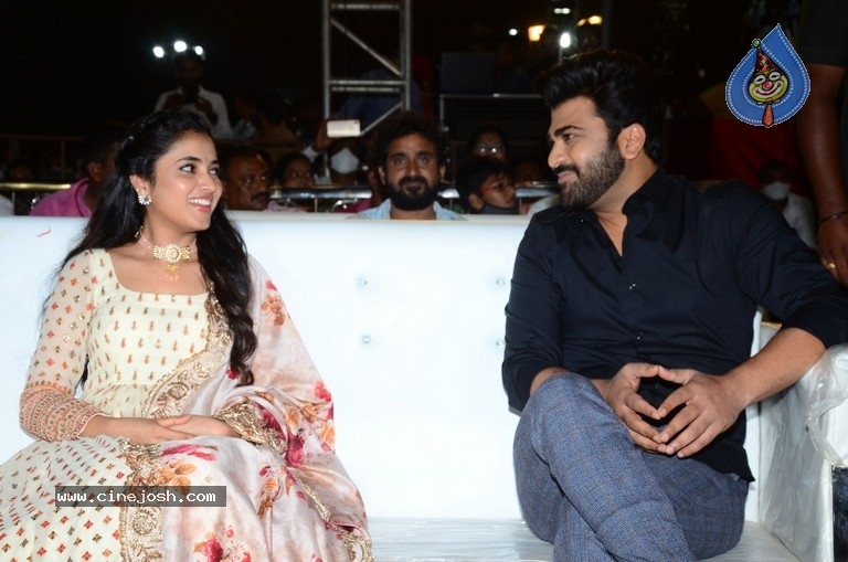 Sreekaram Pre Release Event 01 - 33 / 39 photos