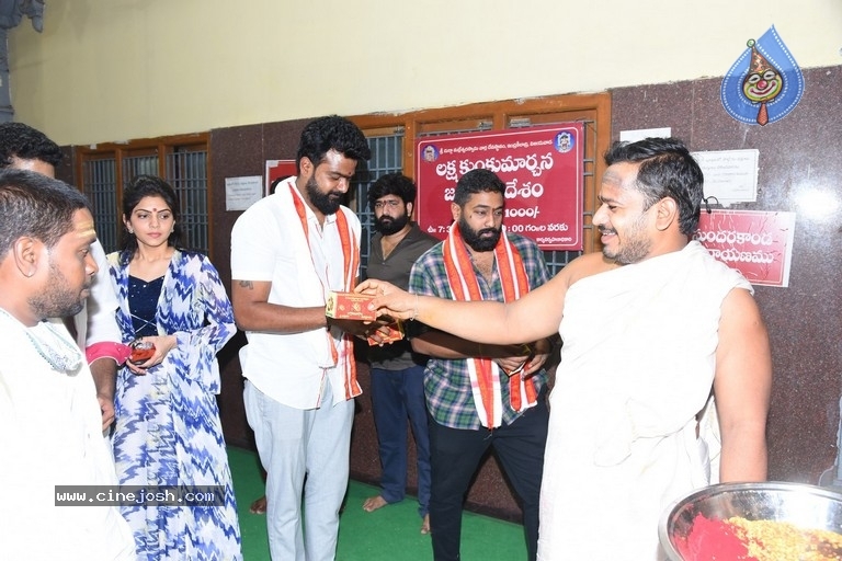 Tellavarithe Guruvaram Team at Vijayawada - 10 / 21 photos