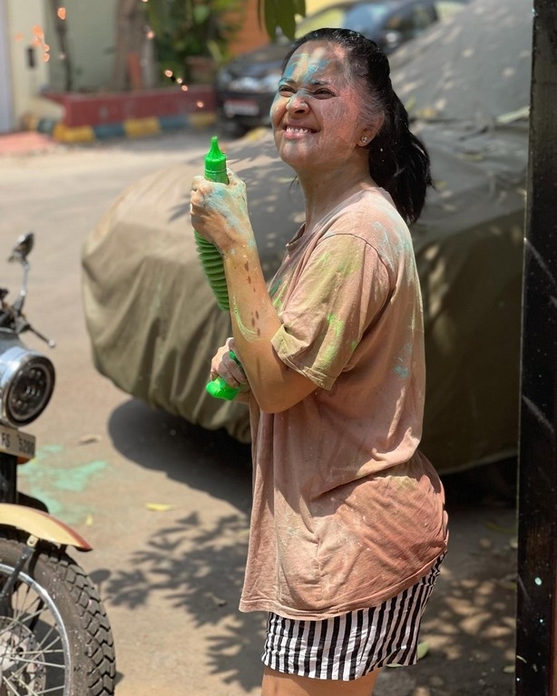 Anasuya Celebrates Holi with her Family - 3 / 8 photos