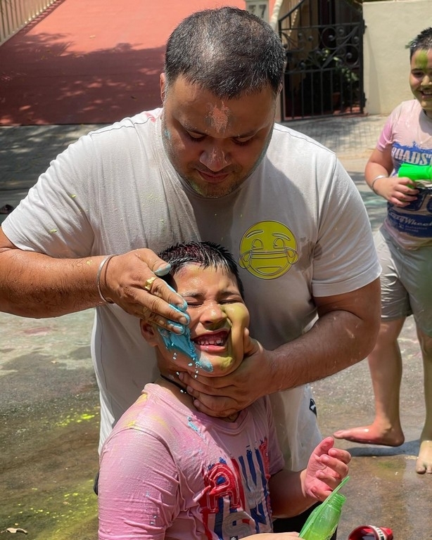Anasuya Celebrates Holi with her Family - 4 / 8 photos