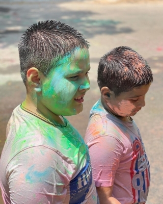 Anasuya Celebrates Holi with her Family - 7 of 8