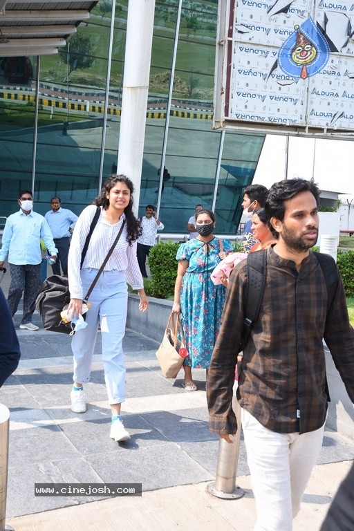 Jathi Ratnalu team at Tirupati Airport - 3 / 21 photos