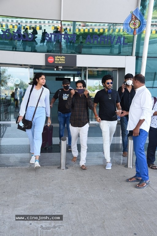 Jathi Ratnalu team at Tirupati Airport - 4 / 21 photos