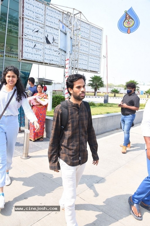Jathi Ratnalu team at Tirupati Airport - 7 / 21 photos