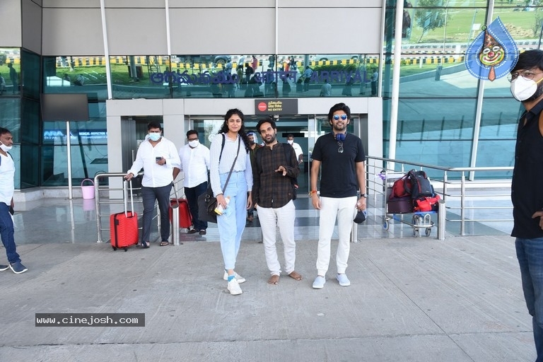 Jathi Ratnalu team at Tirupati Airport - 9 / 21 photos