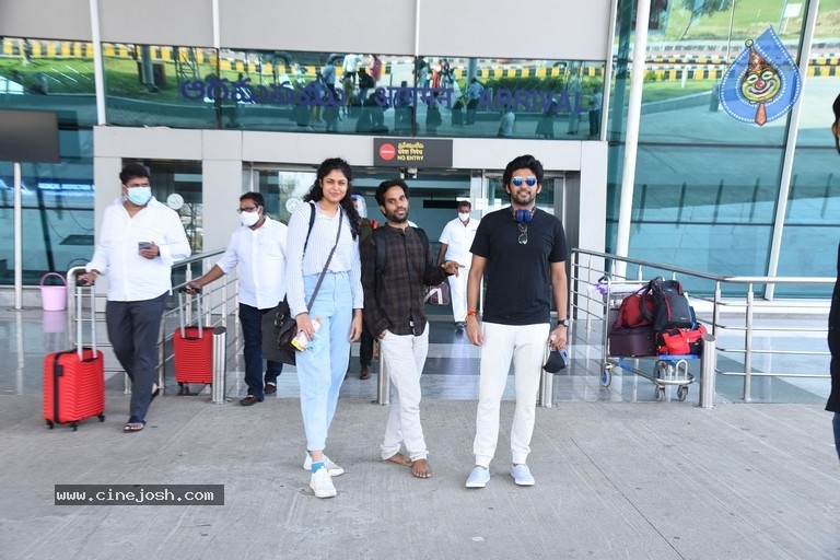 Jathi Ratnalu team at Tirupati Airport - 12 / 21 photos
