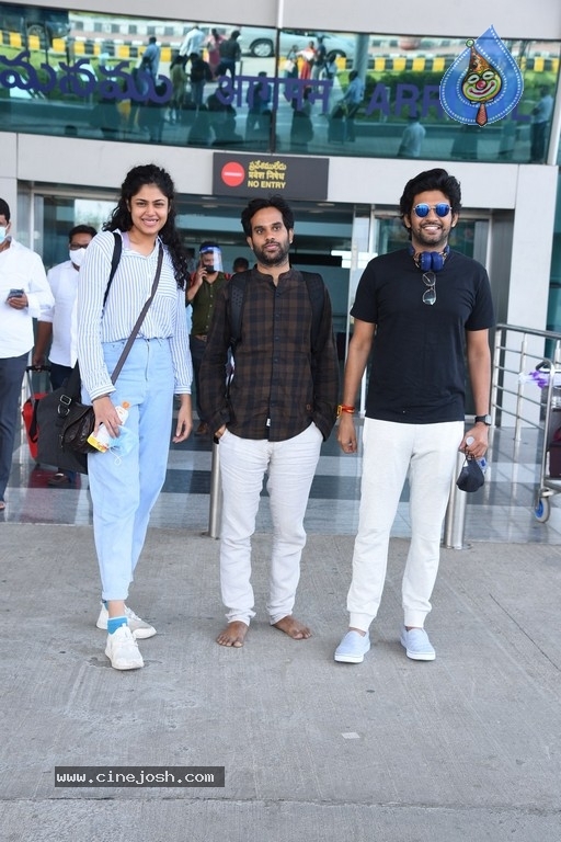Jathi Ratnalu team at Tirupati Airport - 16 / 21 photos